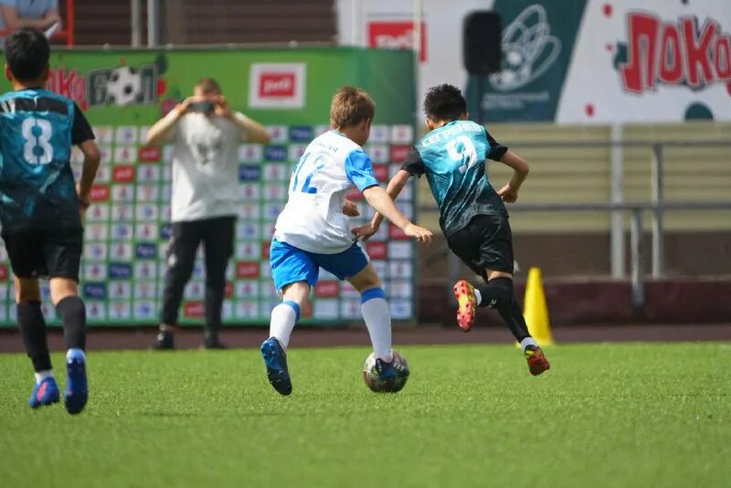 стадион юность сморгонь. футбольный клуб новокузнецк. фк омега сахалин лого. омега сахалин футбольная команда. омега сахалин.