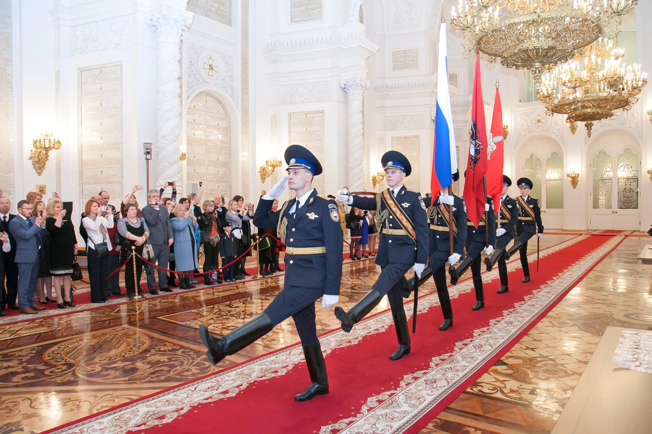 Президентский строй. Президентский полк знаменная группа. Президентский Кремлевский полк. Президентский полк в Кремле. ФСО президентский полк.