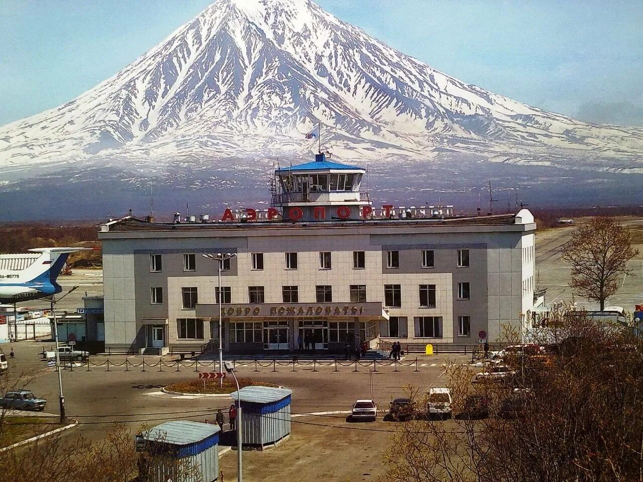 Сайт аэропорта петропавловск камчатский. Аэродром Петропавловск-Камчатский Елизово. Аэропорт Петропавловск-Камчатский. Камчатский аэропорт Елизово. Петропавловск Камчатский аероп аэропорт Елизово.