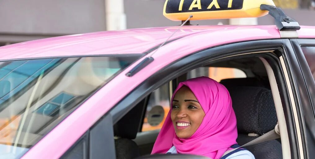 Такси в Абу Даби. Такси в Дубае. Фэмили такси Дубай. Розовое такси в Дубае. Таксисты дубай