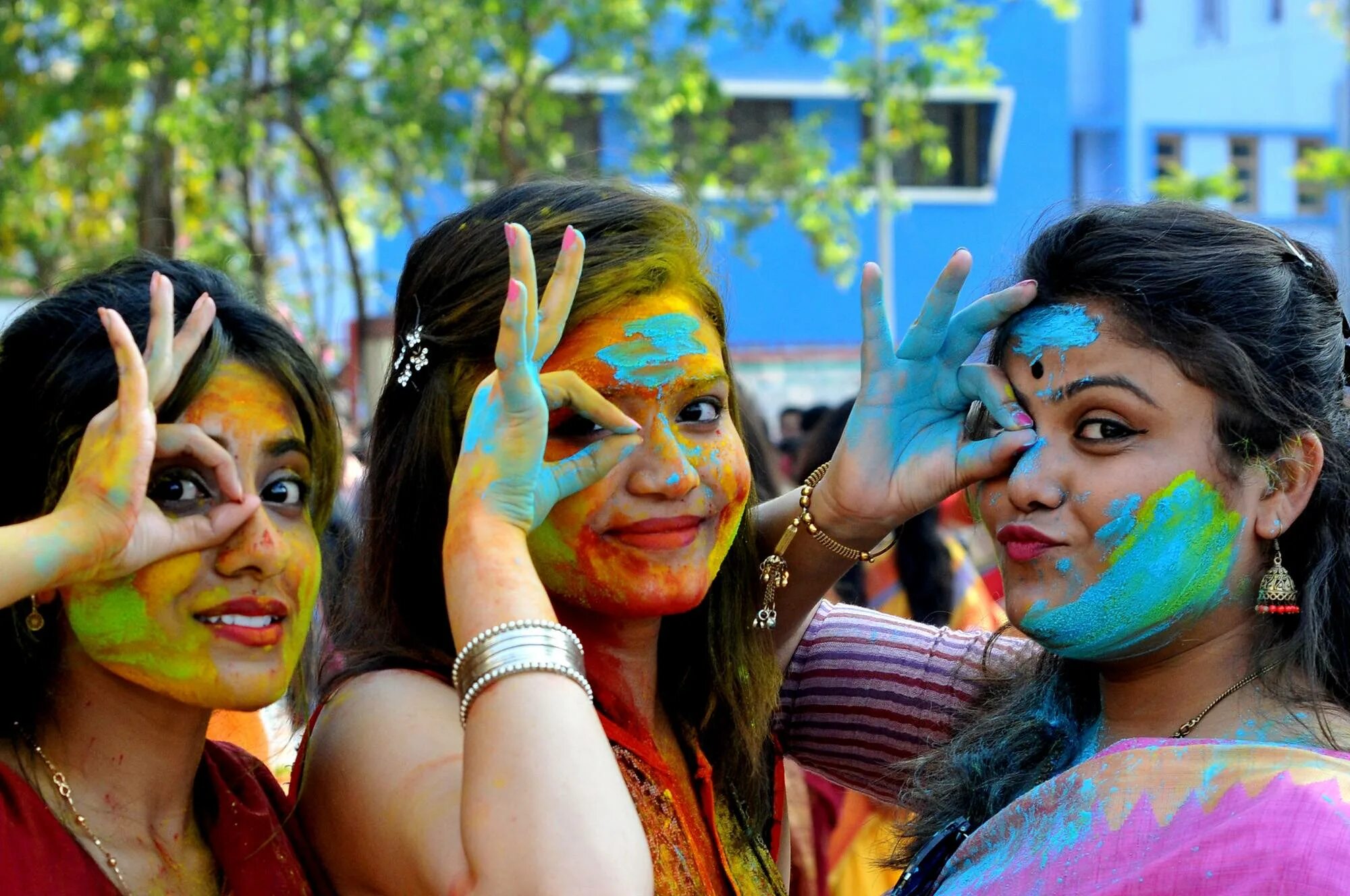 Фестиваль красок Холи в Индии. Индийский праздник красок Холи. Праздник весны Холи Holi Индия. Праздник Холли праздник красок в Индии. Фестиваль холе