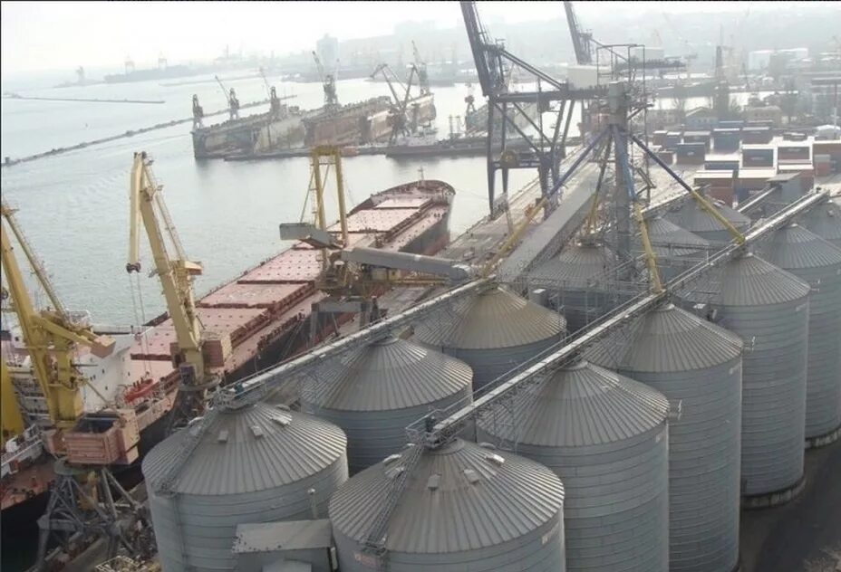 Астраханский зерновой терминал. Порт новороссийск зерновой терминал. порт одесса зерновой терминал. махачкалинский зерновой терминал. новороссийск элеватор порт.