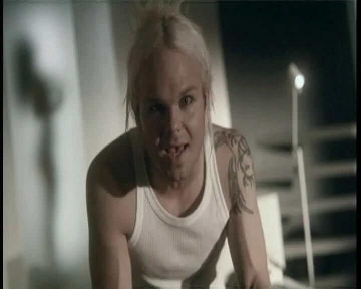 Rasmus livin you without. Rasmus living. rasmus living in a world without you. livin&#039; in a world without you от the rasmus. клип расмус justify.