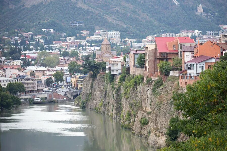 Кура грузия. Река в Тбилиси. Река кура Грузия. Река кура в Тбилиси фото. Старый Тбилиси река кура.