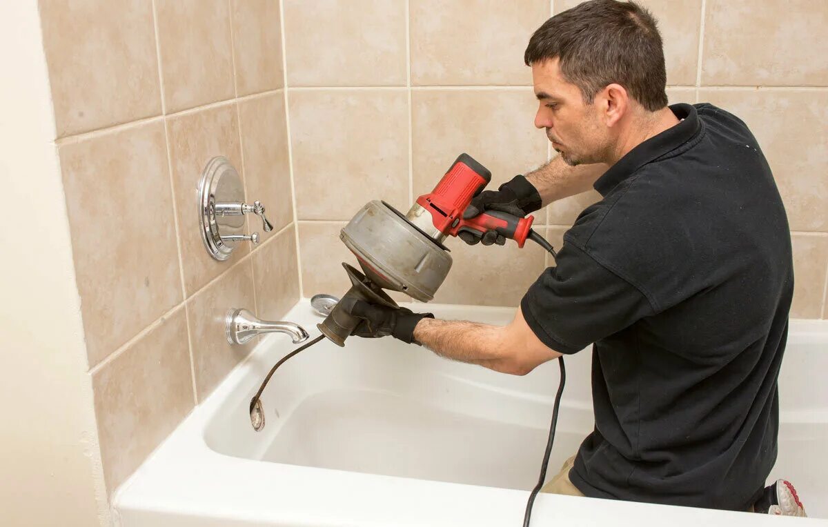 для устранения засоров в канализационных трубах. засор в раковине. сантехника для кухни. прочистка засоров. засор в раковине.