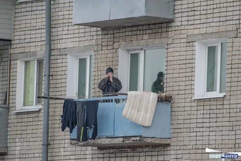 Не выпускают из дома