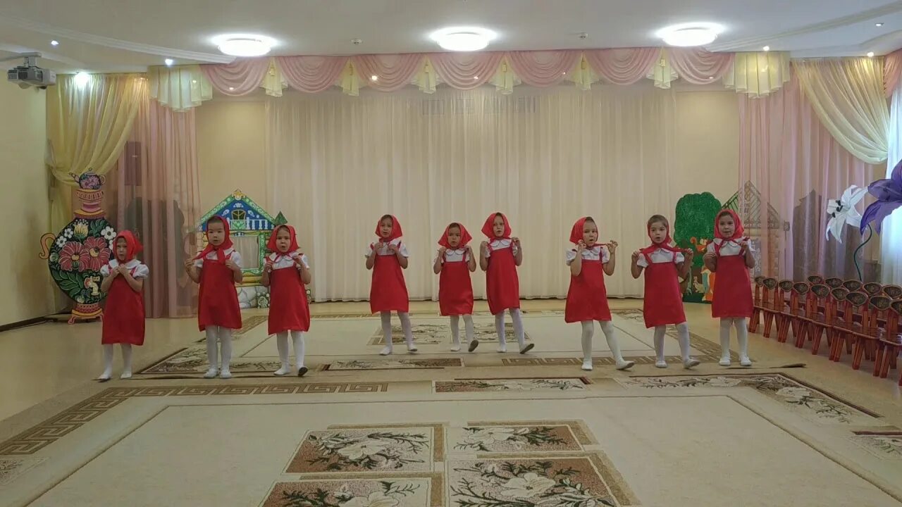 Матрешки песня детская танец. Танец русские матрешки. Танец матрешек. Песня матрешки. Танец матрёшек в детском саду.