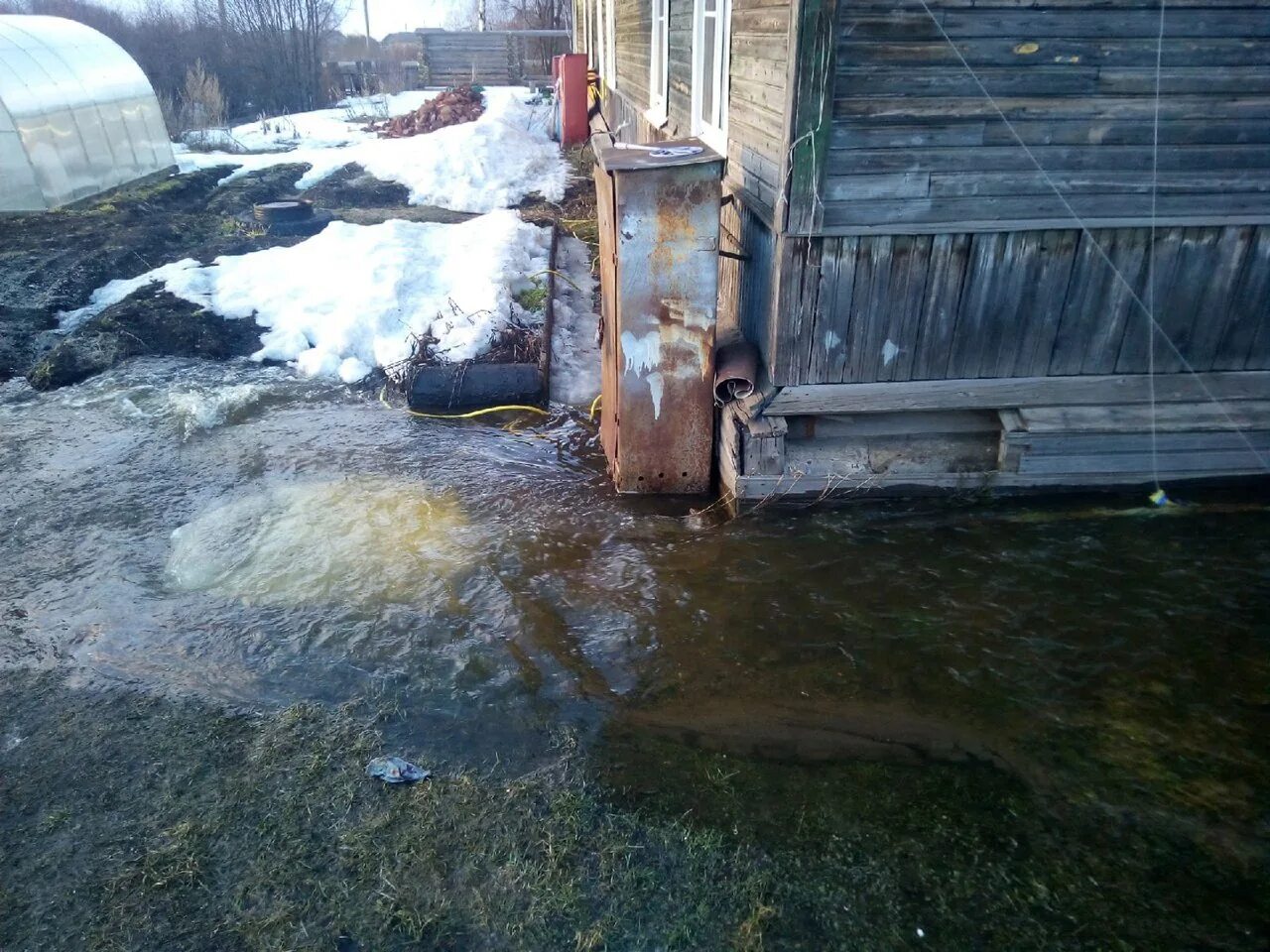 Новости белозерска вологодской. Скважина в Белозерске. Потоп в Вологодской области 1820. В Белозерске скважина затопила. Жители Белозерска.