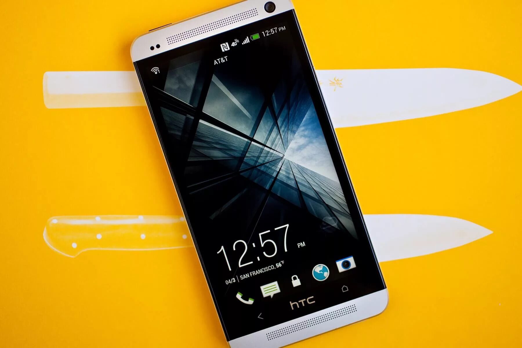 Лучший смартфон для интернета. Htc 2014 phone. htc телефоны 2013. реклама смартфона. смартфоны 2013 года.