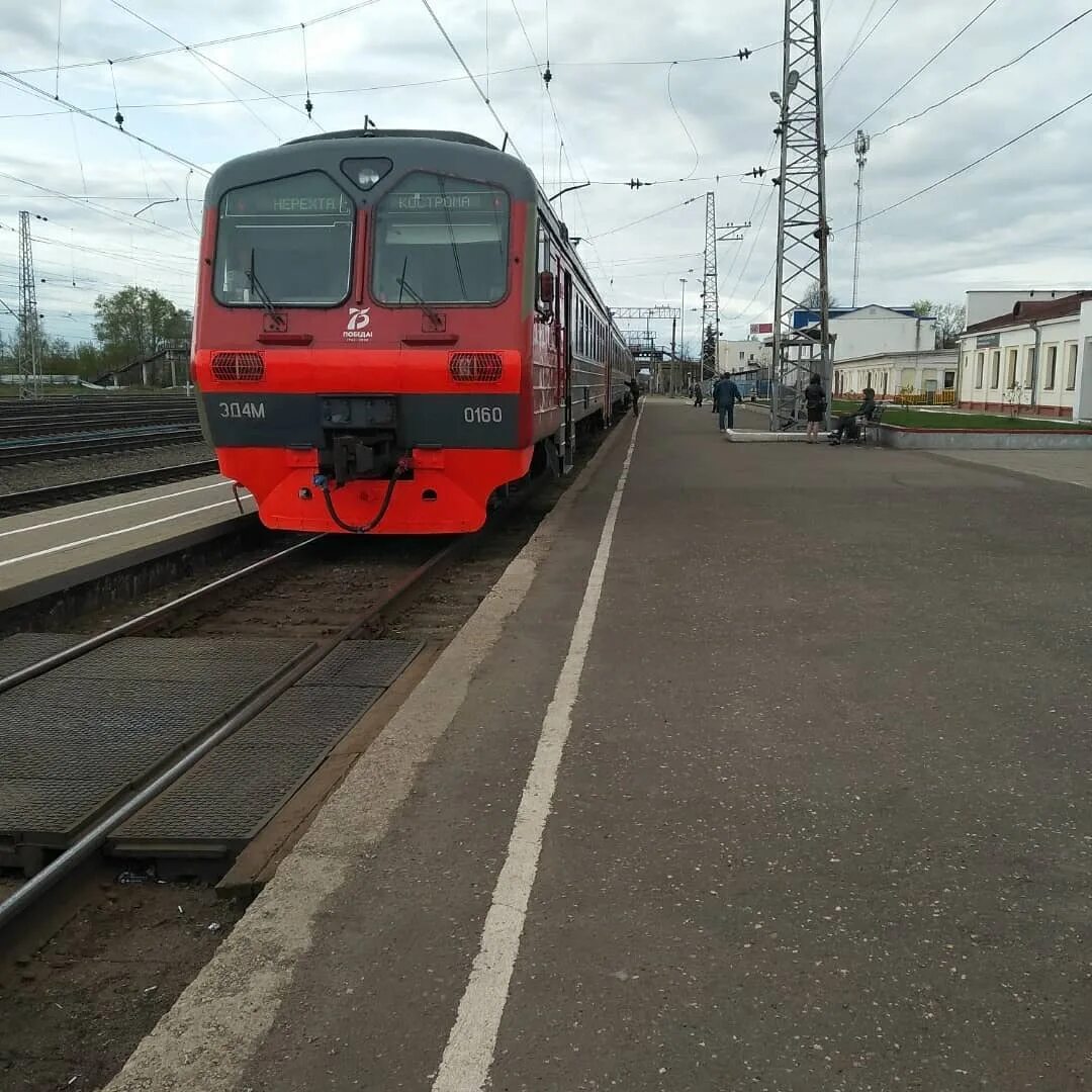 Новый поезд кострома. Северная Пригородная пассажирская компания. Пригородный поезд. Новые электрички. Пассажирский поезд электричка.