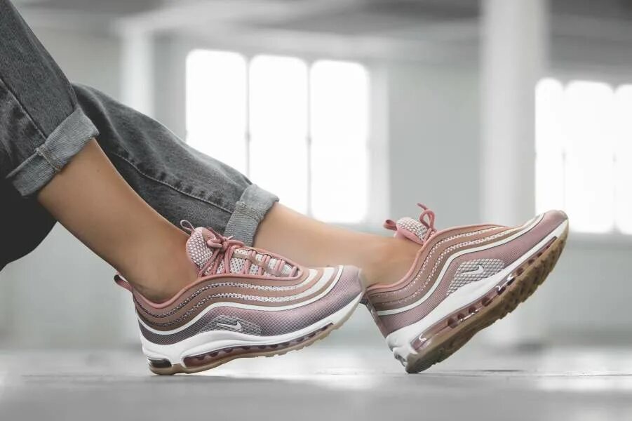 Nike Air Max 97 Ultra розовые. Адидас 97 женские. Air Max 97 женские на ноге. Эйр Макс 97 женские серебряные. Nike air max 97 женские