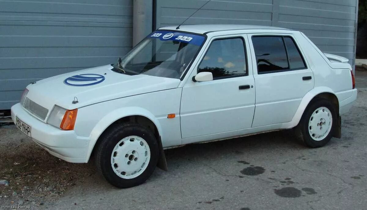 Заз таврия 1999. Эмблема таврии авто. Таврия логотип. Заз 11024. Тм таврия логотип.