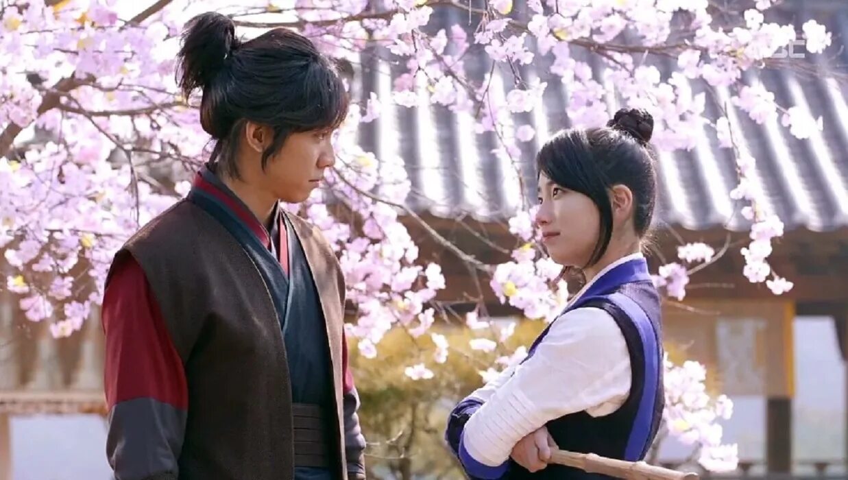 Легенда о полукровке книга семьи гу. Дорама про боевые искусства. Легенда семьи гу дорама. Легенда семьи гу дорама. Золотой меч юань 3 небесные шрамы дорама.