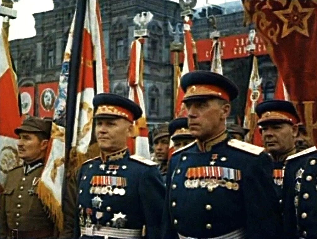 Кто принимал парад победы в 1945 году
