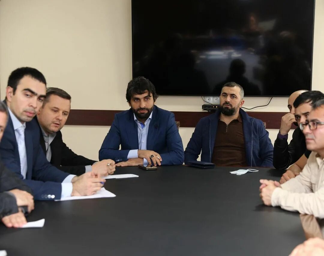 батыр эмеев министр. батыр эмеев дагдизель. батыра эмеева. батыра эмеева. министр промышленности дагестана.