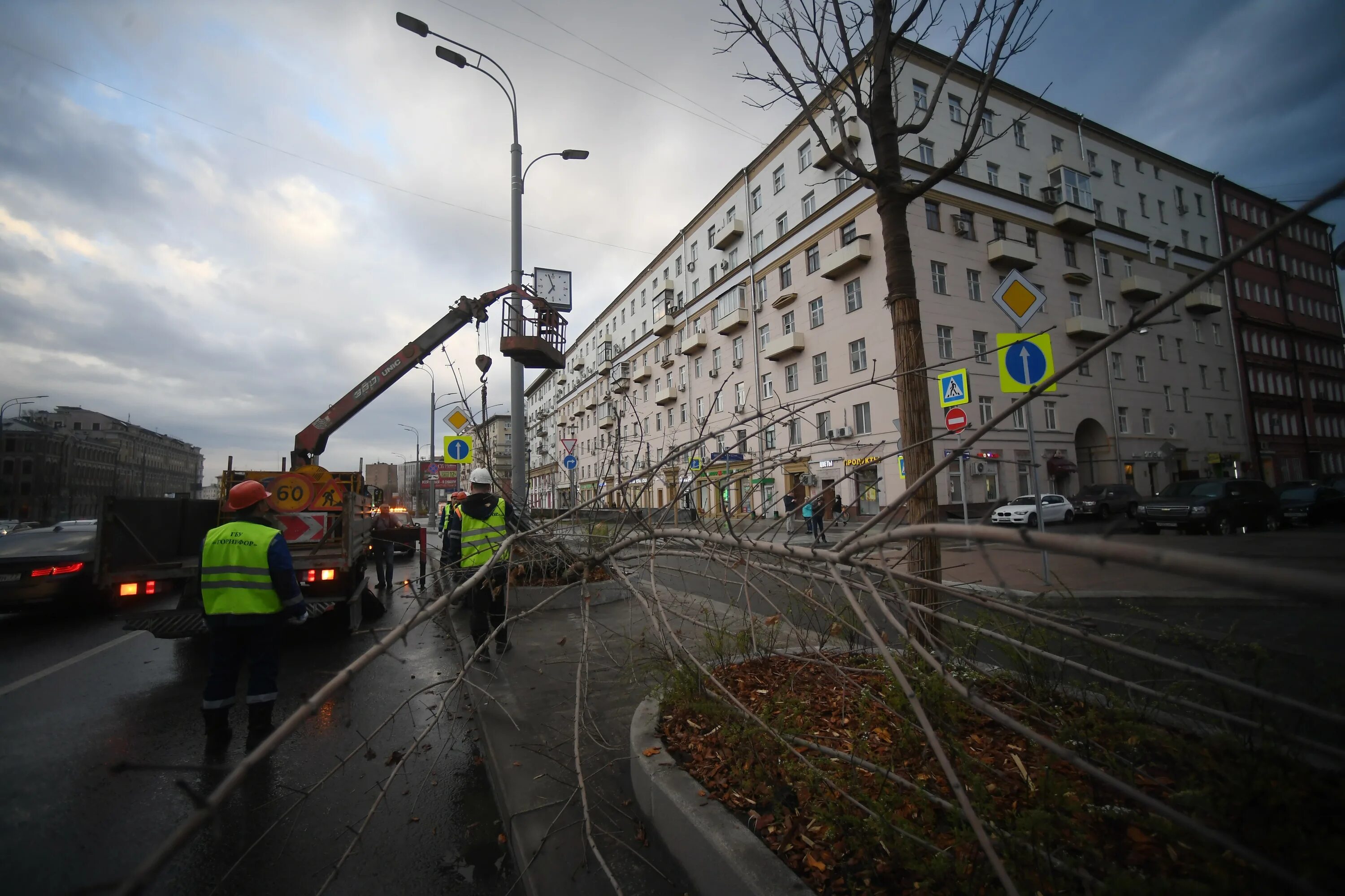 Москва ураган новости сейчас. Ураган в Москве (2017). Ураган в Москве 1998. Ураган в Москве. Ураган в Москве сегодня.