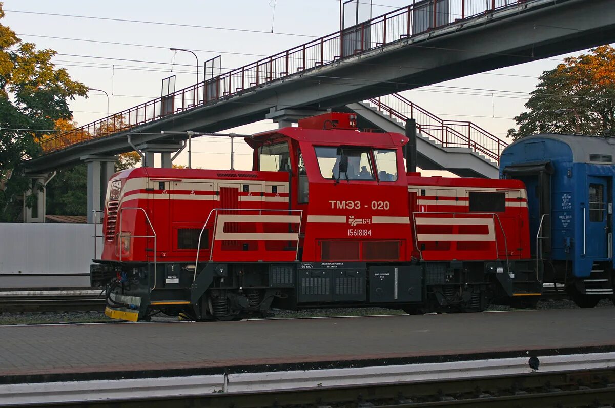 пассажирский электровоз эп20. 22. 20. знак 3. знак 3.