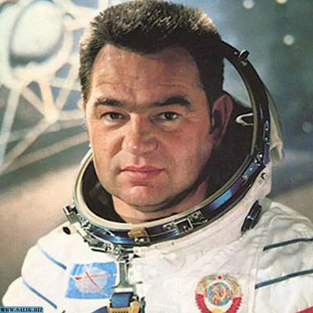 Рукавишников космонавт. Знаменитые люди космонавты. Космонавт ссср гречко. Космонавт савиных киров. Самокутяев космонавт.