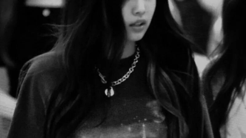 Элегантный поцелуй эстетика. Touch with your hands. Go touch some grass. Yeah i touch. Touch grass что значит.