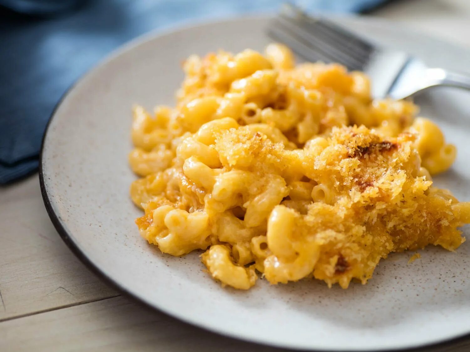 Как приготовить мак энд чиз. Макароны mac and cheese. паста мак энд чиз. mac and cheese американский. мак чиз макароны с сыром по-американски.