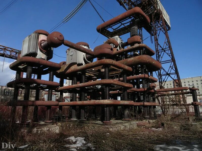 лаборатория техники высоких напряжений. институт высоких напряжений спб. каскад трансформаторов. полигон сверхвысоких напряжений спб. техника высоких напряжений.