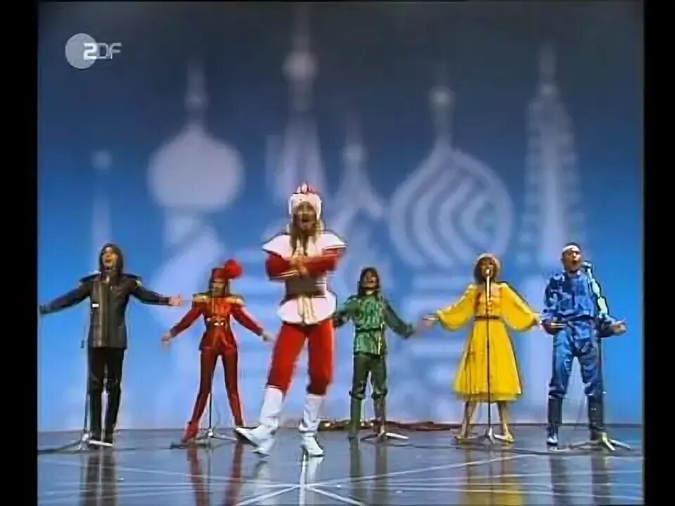 Песня москоу. Немецкие песни moscow. Rammstein moskau перевод. Немецкая песня про москву. Немецкие песни moscow.