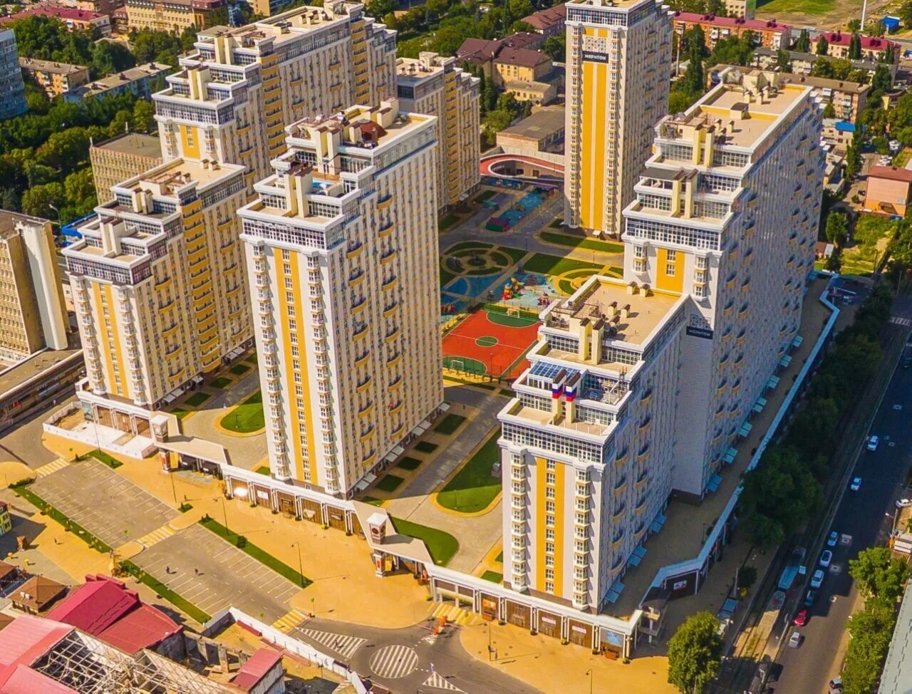 Центр города жк большой краснодар. Жк большой краснодар стилобат. Жк меритон краснодар. Жк большой краснодар. Красная 176 жк большой.