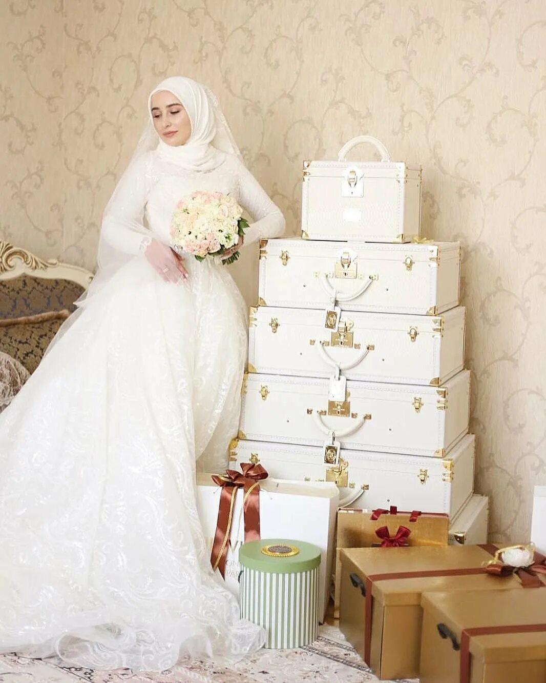 Дзаурова хади. Сальма галаева свадьба. Чеченские свадебные. Чеченские невесты. Луиза галабиева чеченская невеста.