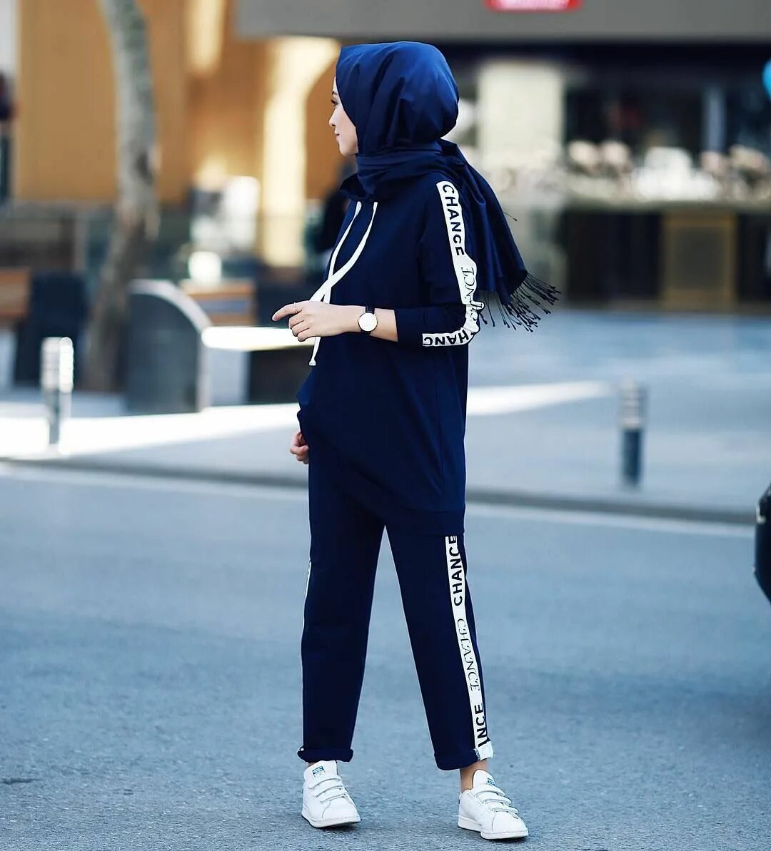 Спортивные костюмы платья. Hijab Style 2022 костюм брючный. Hijab Moda 2022 одежда Повседневная. Hijab Moda 2020 одежда Повседневная. Спортивный костюм для мусульманок.