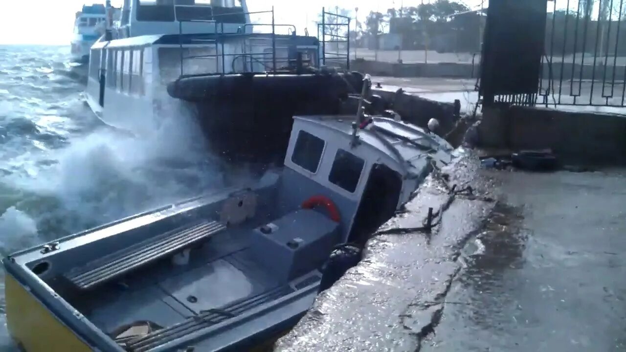 Ракетный катер ивановец. Чп в финском заливе. Погиб пассажир катера в санкт-петербурге. Камышинская спасательная станция начальник. Кадры гибели катера ивановец.
