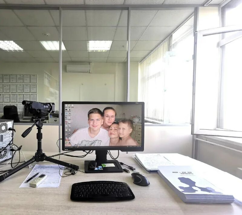 Рабочее место секретаря в школе. Рабочее место управляющего. Видеоконференция с сотрудниками. Мгупс миит. Стол бухгалтера.