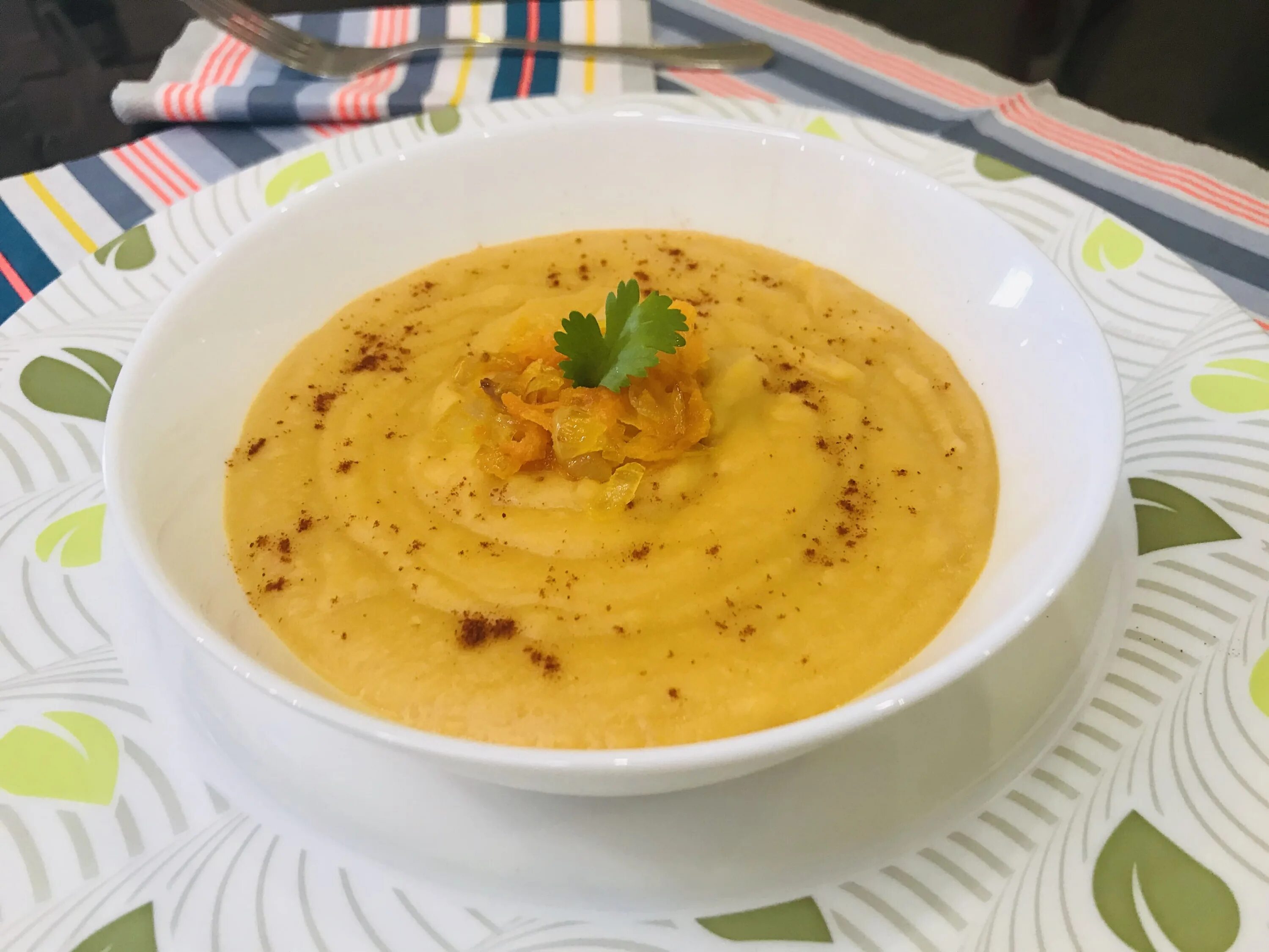 Гороховое пюре быстро. Гороховая каша пюре. гороховая каша с луком. гороховое пюре с овощами. гороховая каша с луком и морковью.