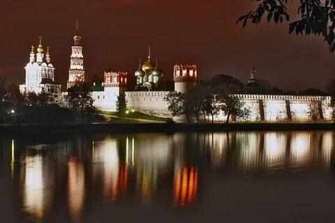 Монастырь ночью