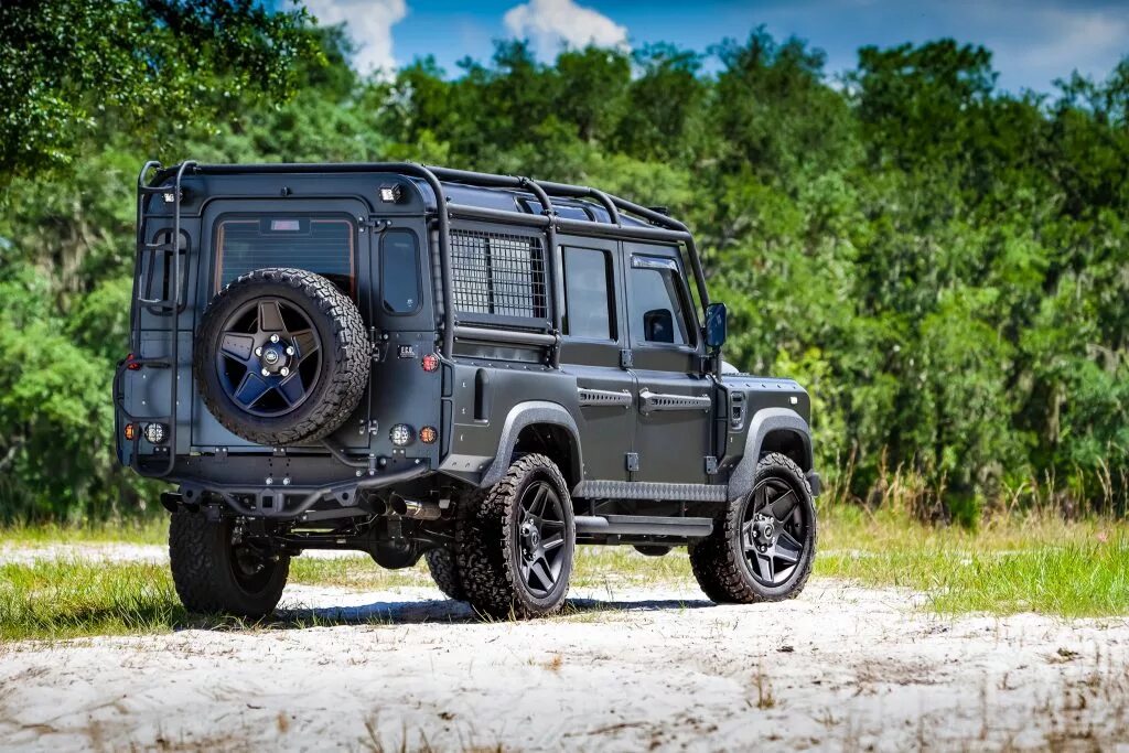 Defender 100dl. Ленд Ровер Дефендер. Дефендер 110. Дефендер 110 новый. Land Rover d110.