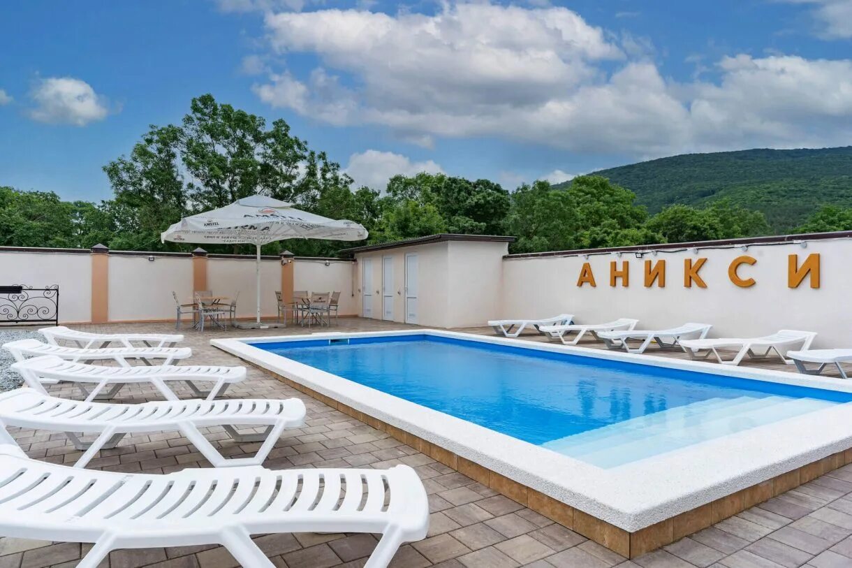 Гостевой дом александрия кабардинка. Кабардинка жилье с бассейном 2023. Гостевой дом тихий уголок кабардинка. Кабардинка платан гостевой дом. Родина морей отель фото.