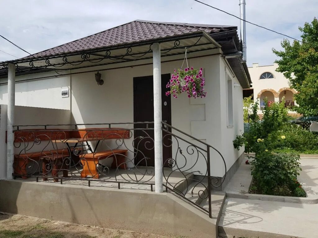 черноморское снять. мыс тарханкут оленевка жилье. черноморское снять. оленевка поселок частный сектор. черноморское общежитие.