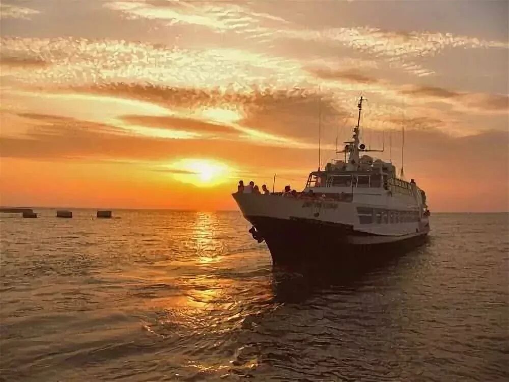 Прогулка на теплоходе анапа. Теплоход горгиппия анапа. морские прогулки в анапе на теплоходе. горгиппия катер. горгиппия судно анапа.