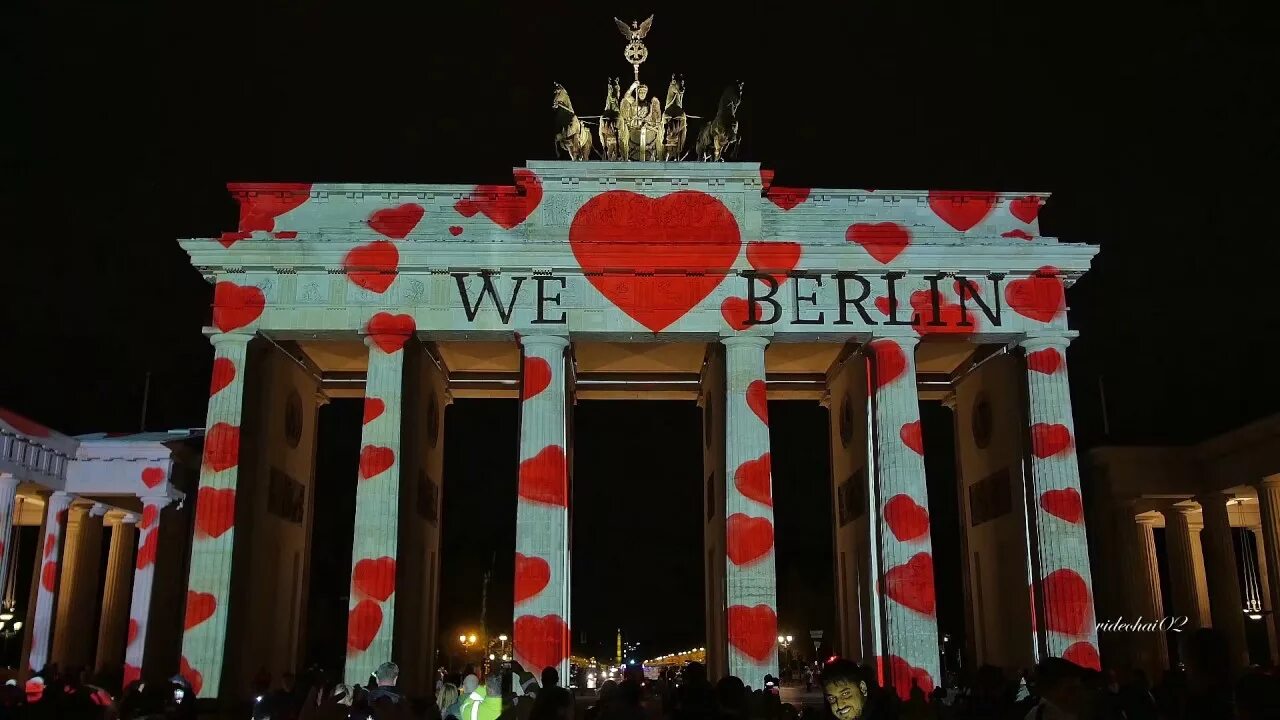 Берлинский марафон в 1974 году. Москва 2019 берлин. Rammstein 2019 stage. Berlin lights festival. Берлин 2019.
