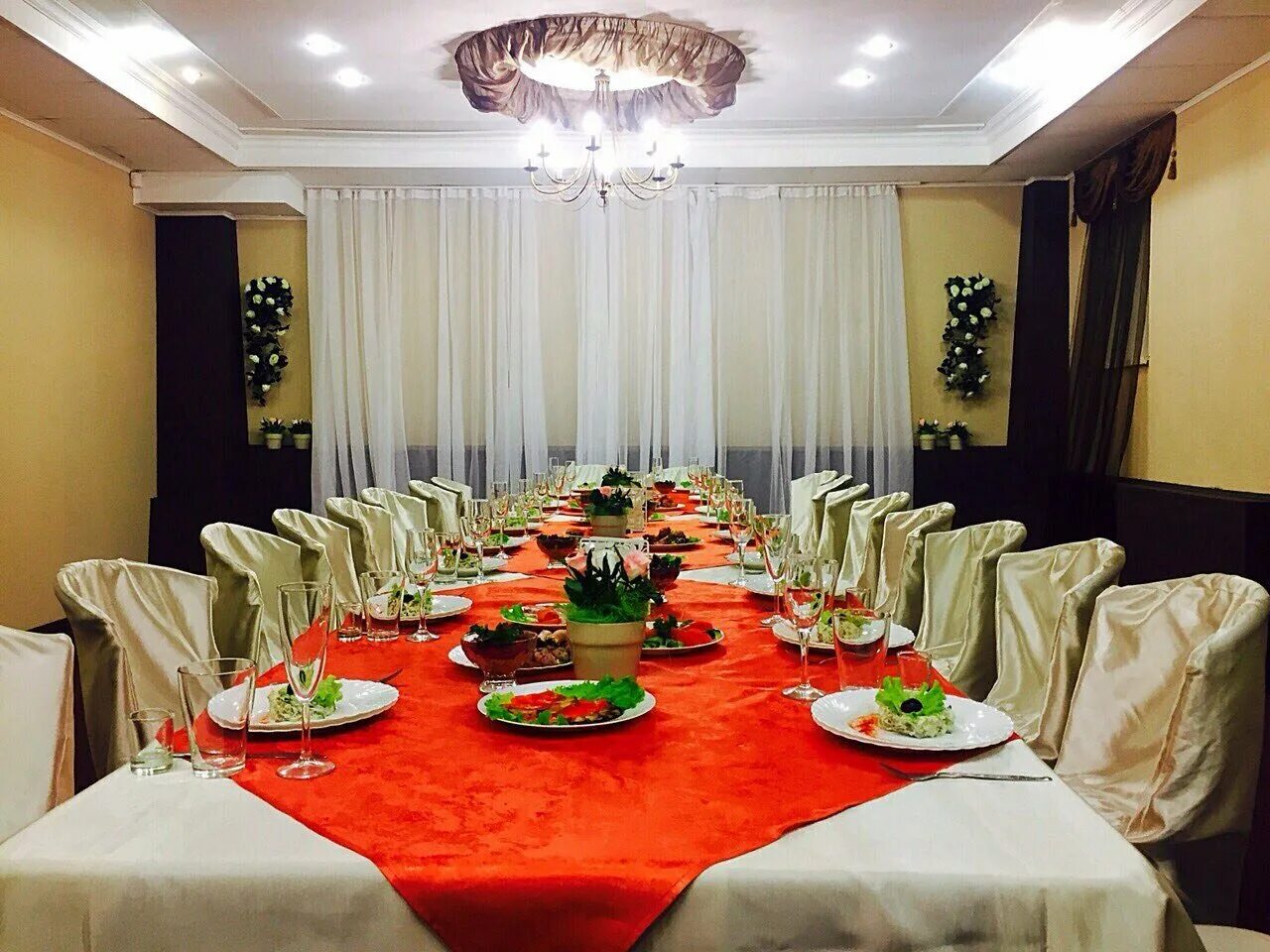 Кафе дзержинск нижегородская область восток запад. Ресторан берег дзержинский. Банкетный зал дуэт оренбург. Дон батон троицк челябинская. Дон батон дзержинск юбилейный.