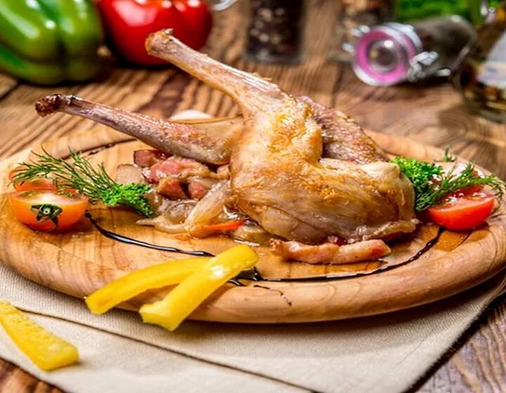 Рецепт кролика целиком в духовке. Кролик запеченный в духовке. Рецепт кролика целиком в духовке. Жареный кролик в духовке. Рецепт кролика целиком в духовке.