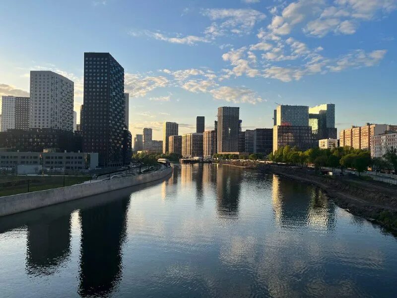 сергей есенин поэзия. на московских улицах помереть. да теперь решено без возврата. низкий дом мой давно ссутулился старый пес мой давно издох. москва есенина текст.