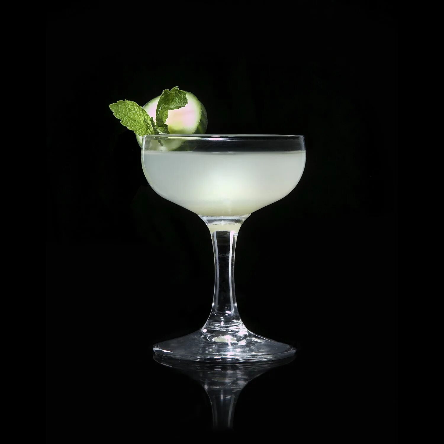 Gimlet. Gimlet cocktail. gimlet коктейль. коктейль белая молния. moonshine коктейль.