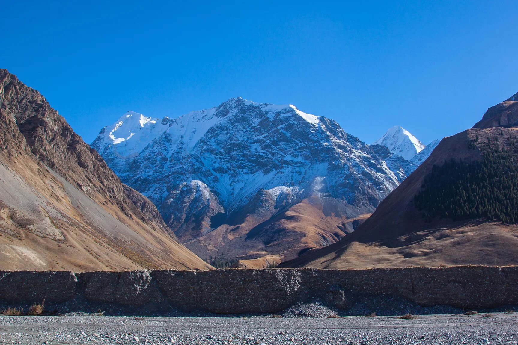 Хребет тянь шань казахстан. Тянь-шань киргизия. Северный тянь шань киргизия. Северный тянь шань казахстан. Казахстан горы тянь шань.