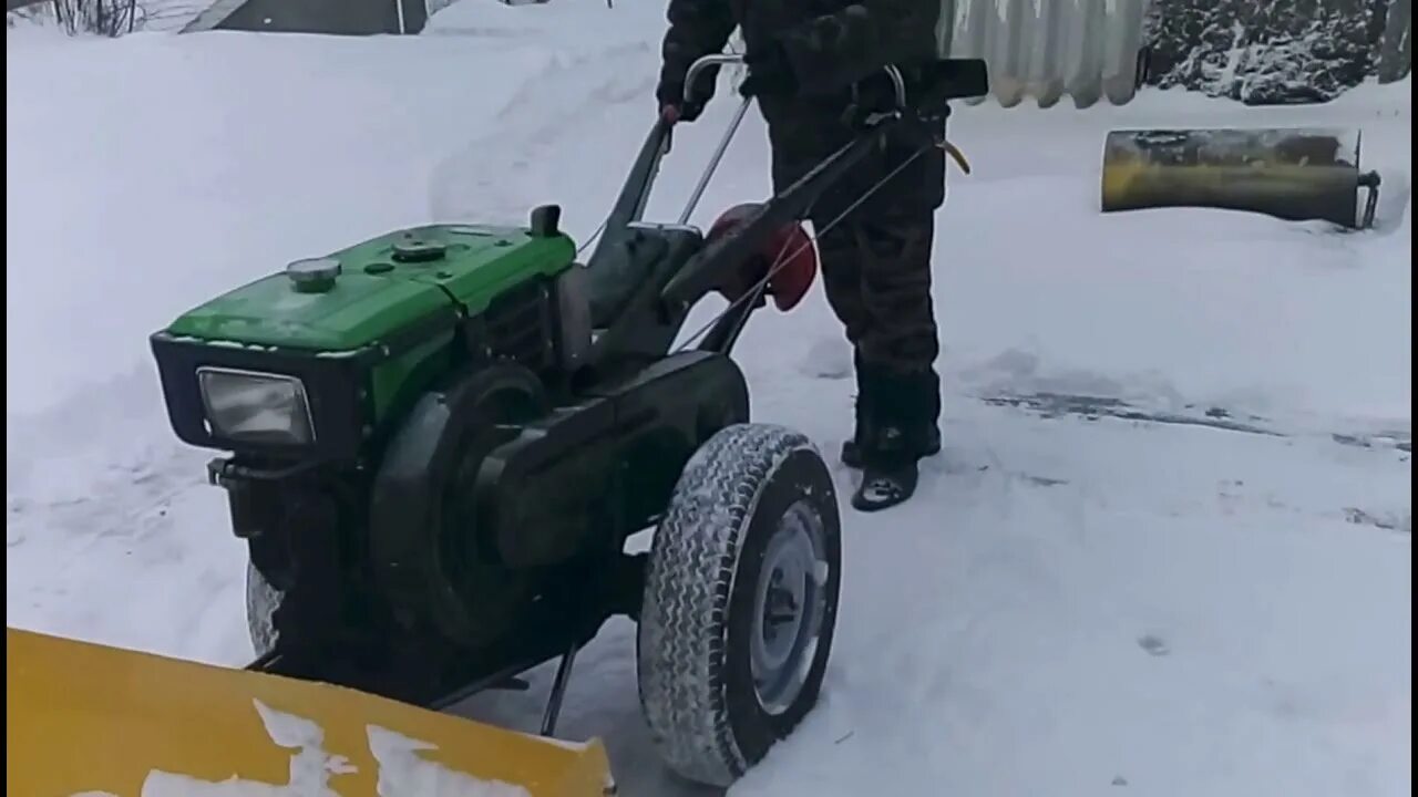 Уборка снега мотоблоком купить. Чистка снега мотоблоком. Чистка снега мотоблоком Кипор. Чистка снега мотоблоком Каскад. Чистка снега мотоблоком Патриот.