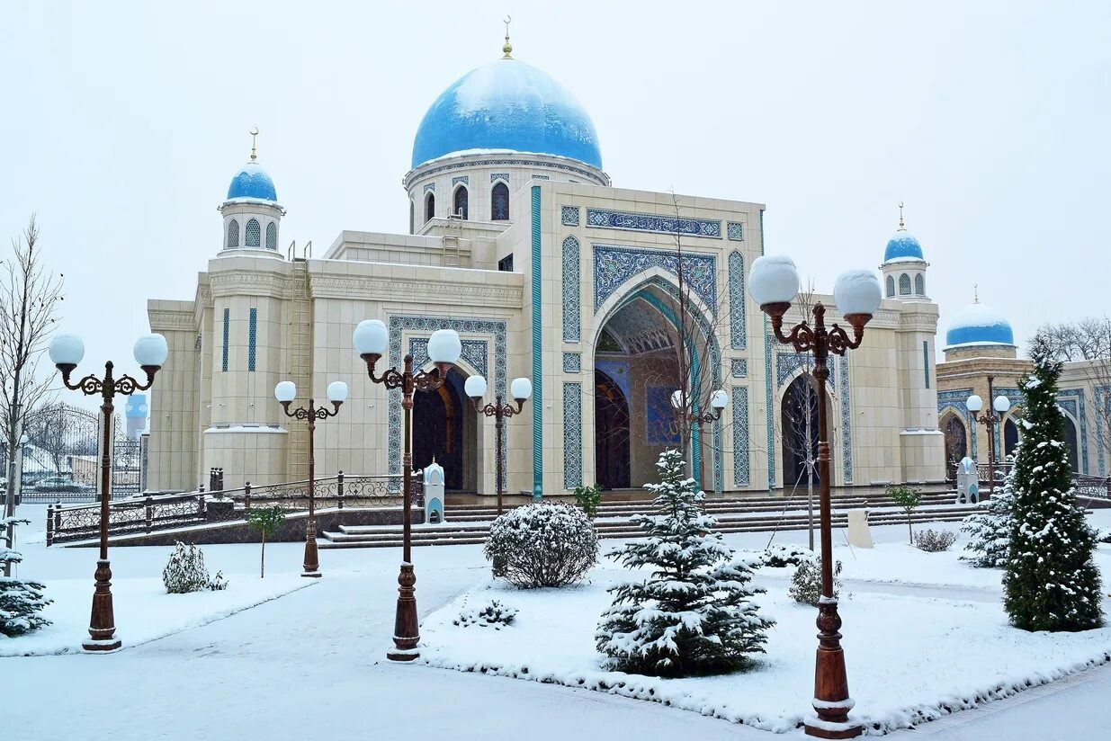 Ташкент январь. Мечеть в Ташкенте зимой. Ташкент Самарканд. Узбекистан Ташкент зимой. Джизак Узбекистан достопримечательности.