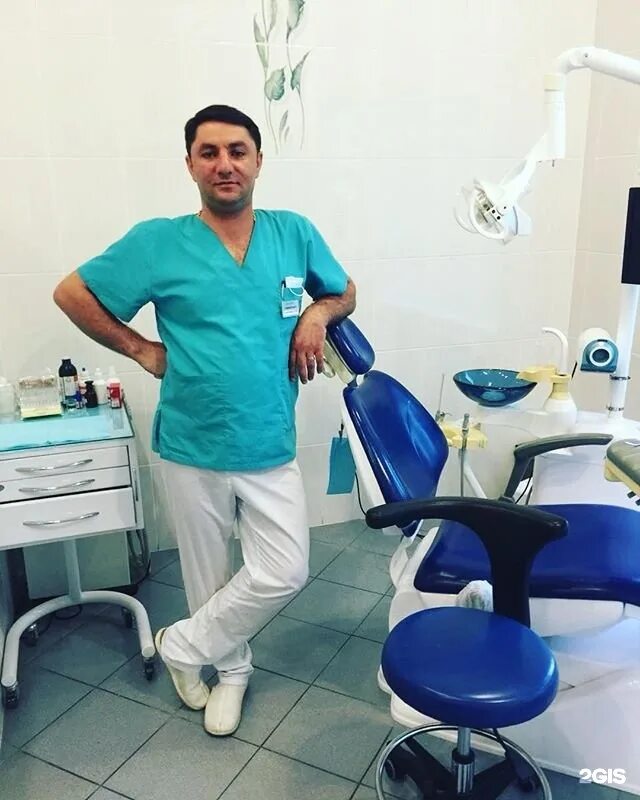 Стоматологическа клиника. Luxe-stom, мытищи. Кольчугино улыбка цены. Luxe stom. Рабочее место стоматолога.