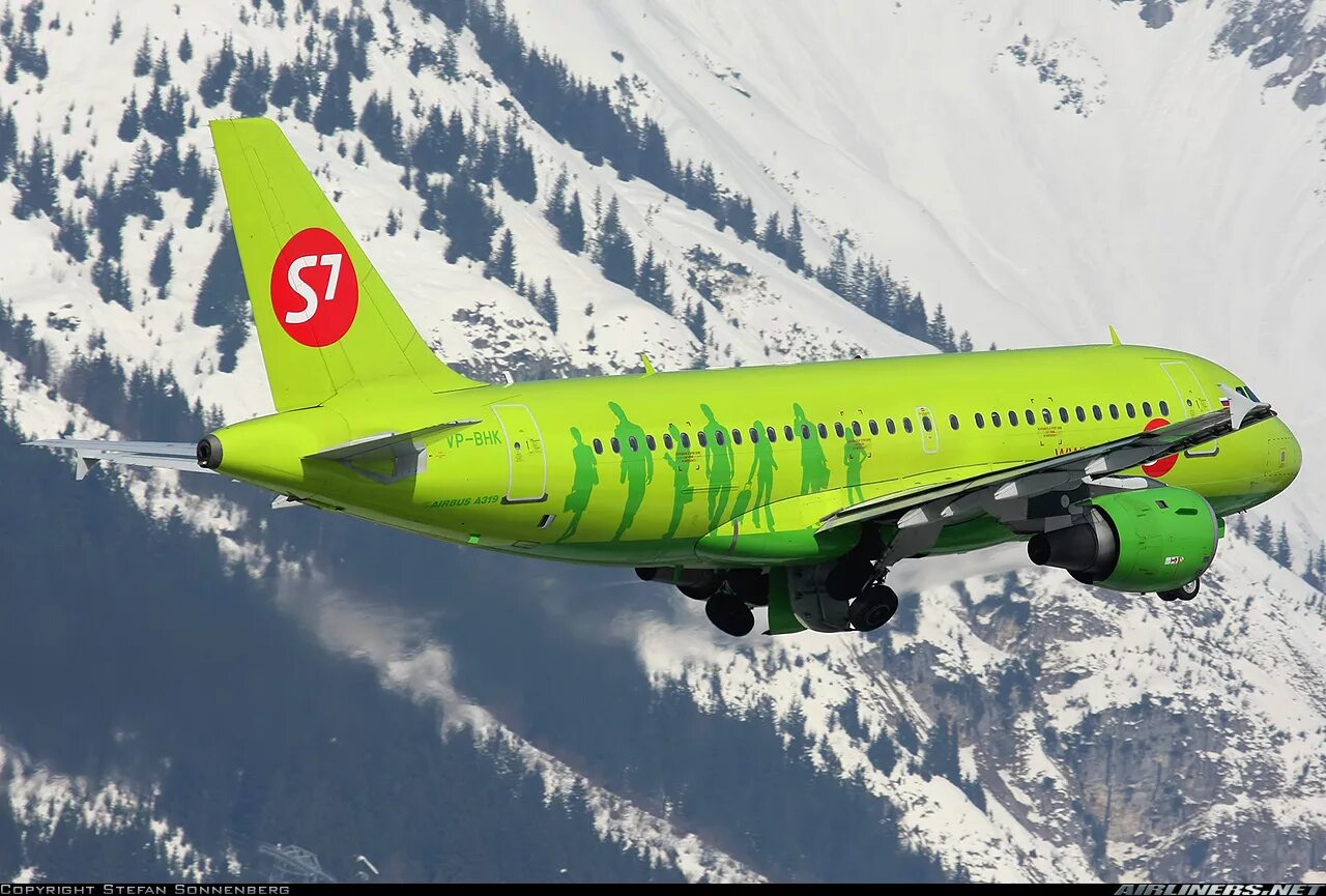 S7 горно алтайск. Авиакомпания Сибирь s7 Airlines. S7 Airlines в Горно Алтайске. Авиакомпания Сиберия аэролайнс. Самолёт s7 Горно-Алтайск.