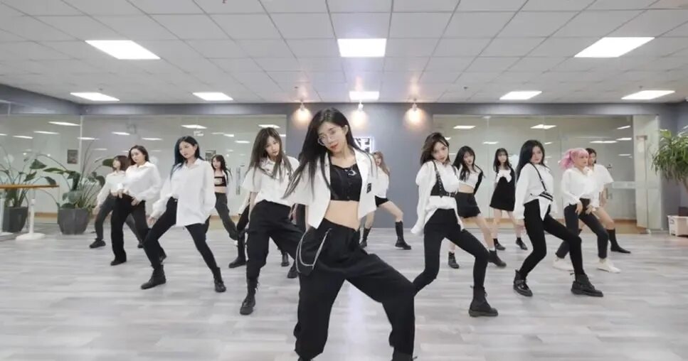 Школа popping. Snh48 участницы. Юань ици из группы snh48. Snh48 hii. Snh48 участницы Kiss.