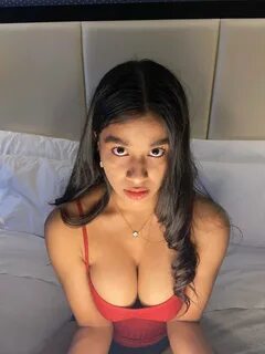 Busty Indian Girl Massive honkers.