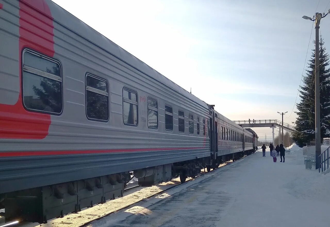 Сколько на поезде уренгой. Поезд Оренбург Нижневартовск. Поезд новый Уренгой. Поезд новый Уренгой Омск. Поезд Уфа новый Уренгой.